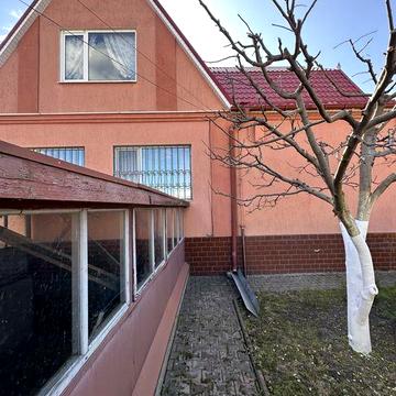 Продаж Газифікованого Будинку 170 кв.м поруч Центра міста хоз. будівлі гараж підвал 10 сот