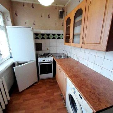 Продам 2х квартиру улица Салютная 8 под ремонт