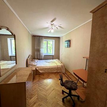 Сдам 3-к квартиру Євгенія Тацюри 37/43