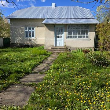Продам будинок з ділянкою 0.5 га в с. Шутроминці Заліщицький район.  Тернопільська область