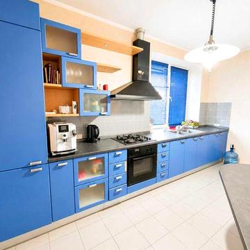 Оренда Будинку 300 м² у тихому районі — басейн, гараж, барбекю, повна комплектація