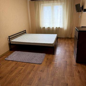 Данченка 5, Виноградар, Варшавський квартал поруч
