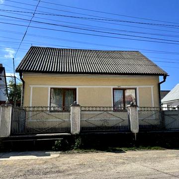 Будинок в затишній місцевості