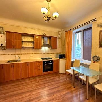 Продаж 1-кімнатної квартири з ремонтом у самому центрі міста
