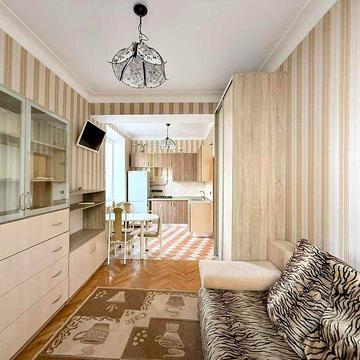 Продаж 2-кімнатної квартири, Соломʼянка, вул. Монтажників 53.
