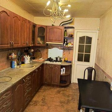 Продається 3-кімнатна квартира в Соломянському районі