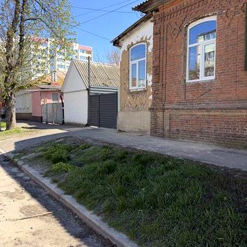 Продам  квартиру під  Бізнес по вул. Садовій.