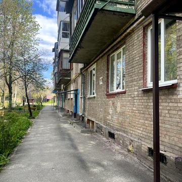 В продаже 2 комнатная квартира возле метро ХТЗ