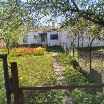 Продам 2-кімнатну квартиру в центрі селища Драбів, Золотоніського району з двором, гаражем і садком