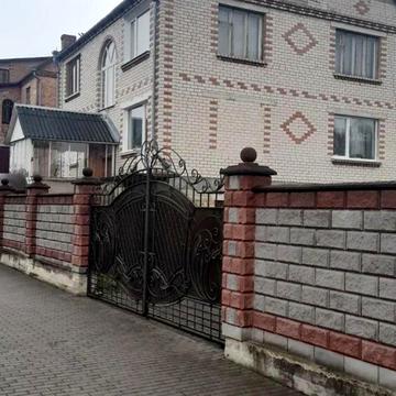 "Продається частина будинку в місті