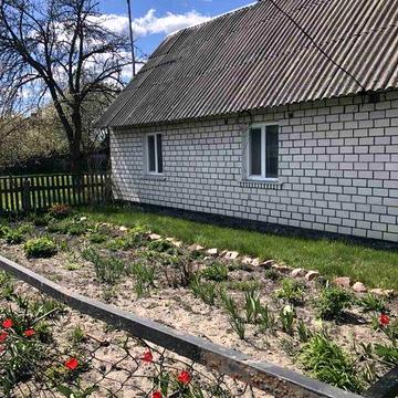 Житловий будинок з господарськими спорудами