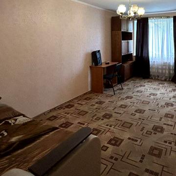10-15 хв. пішки до метро Лівобережна