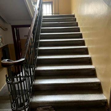 Продам квартиру по вул. Щота Руставелі ( пл. Петрушевича)