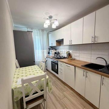 Продаж 3-кімнатної квартири в спальному районі міста