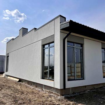 Продаж кутового котеджу з власною ділянкою і газом
