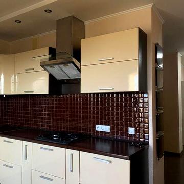 3 кім.93м. Кв. В. Баталіна 2а.Меблі та техніка