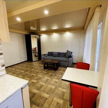 Квартира в самому центрі - довгостроково, власник