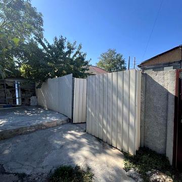 Продам 2-комнатную квартиру С РЕМОНТОМ в частном доме . Отдельный вход , парко место  на 2 машины , беседка с зоной барпекю,.Собственик 097_576_18_45