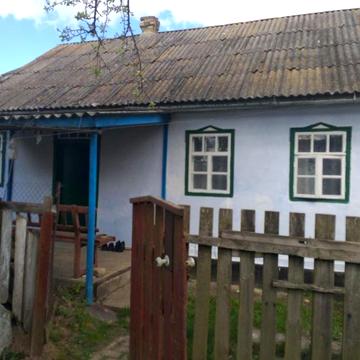 Будинок в двома ділянками