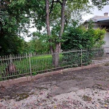 Продається приватний будинок у с. Петриків, у доброму стані.