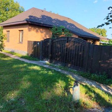 Жилой дом с садом, огородом и всеми удобствами в доме.