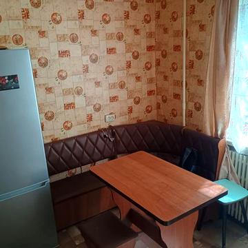 Здам 1км кВ на Набережній перемоги 6