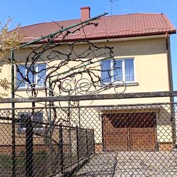 Приватний,  житловий будинок