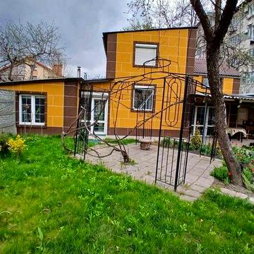 Продаж двоповерхового будинку — Подільський район