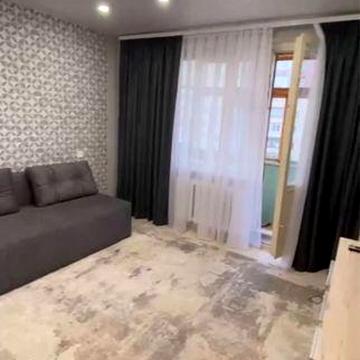Продам 3-кімн панельку квартиру Комарова 31-В