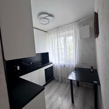 Квартира двохкімнатна з ремонтом