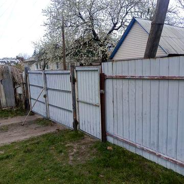 Продаж квартири із зем. ділянкою  в Мені
