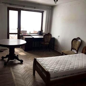 Продаю 2к кв  Сухой фонтан район варваровского моста. 2эт 5эт дома, кирпичный жилое состояние