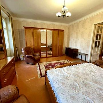 Продається велика 3 кімн квартира