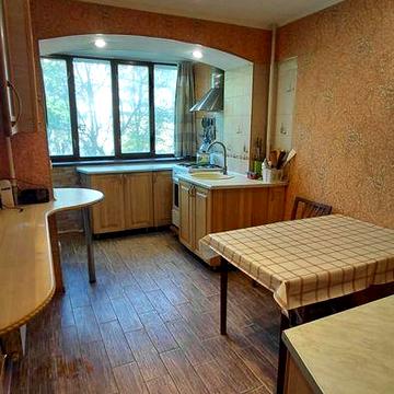 Продається велика 1-кім квартира в Хортицькому районі.