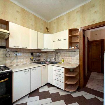 Оренда 2 кімн. 55 м², вул. Світличного (Петровського), 2