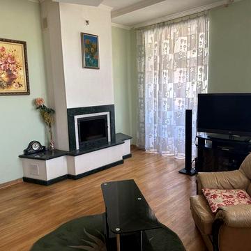 Поділ 3 кімнатна квартира