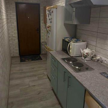 Россощенці біля зупинки вільна