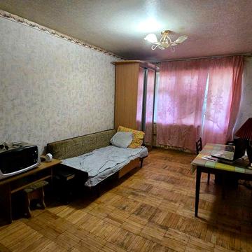 Продам гостинку б-р Ив.Каркача, м Индустриальная, свой с/у, балкон 11000