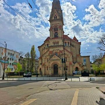 3‑кімнатна квартира з кабінетом біля Кирхи \ Держпрограма
