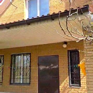 Заголовок: Затишний будинок 100м² в Обухівці біля озера (закритий кооператив)