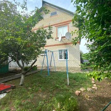Продам капитальный 2х этажный дом в пгт Печенеги 60000