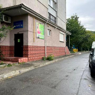 Молодіжна, 19/1