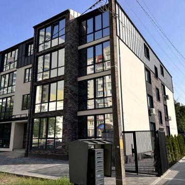Трикімнатна в крутому клубному будинку Гоголя 176
