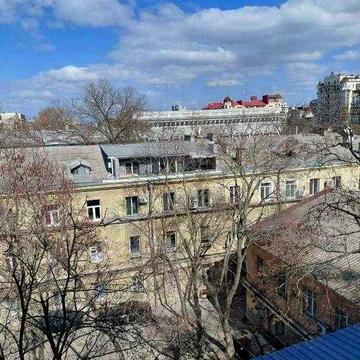Мансардная квартира на Пушкинской. Свой вход.