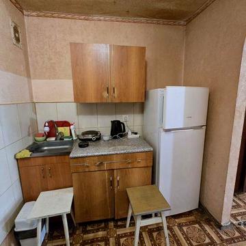 Продам гостинку Салтовка,свой с/у,1 этаж,В.Зубенка