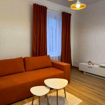 Продам  3-кімнатну квартиру в самому центрі міста проспект Свободи