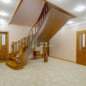 Продаж квартири  5 кімнат ПОДІЛ 2хв м Контрактова камін підземне паркомісце