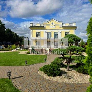 Пропонуємо на продаж елітний 7-к  будинок 700 m² у котеджному містечку «Хутір Ясний» (Києво-Святошинський район) Лісники
