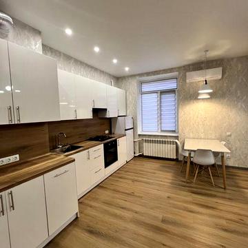 Оренда ! Затишна квартира  в історичному центрі . Гктьмана Полуботка 24!