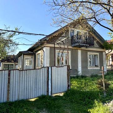 Продам будинок + 6,5 соток землі. Газ, світло, гарна локація